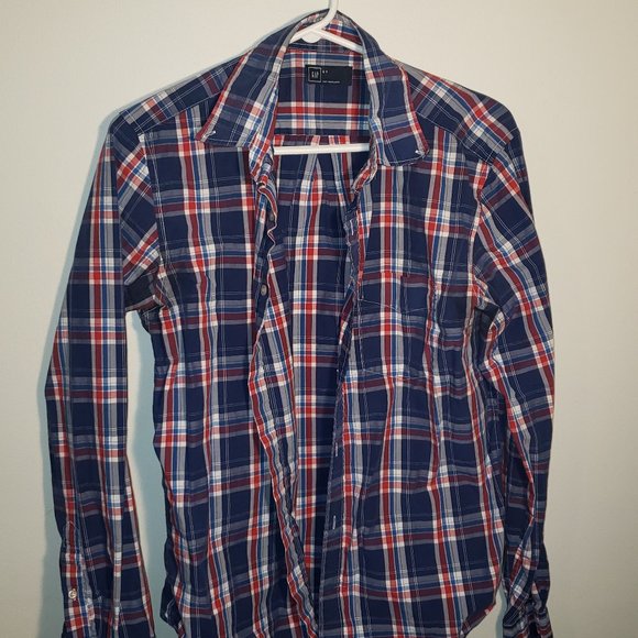 Stylish Slim Fit Men's Shirts - Vancouver - $10 - Picture 1 of 8